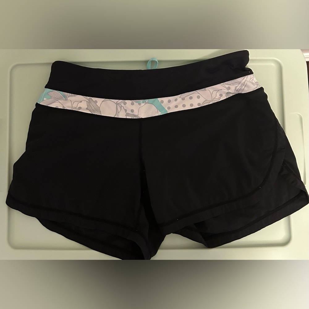 Lululemon shorts size 4